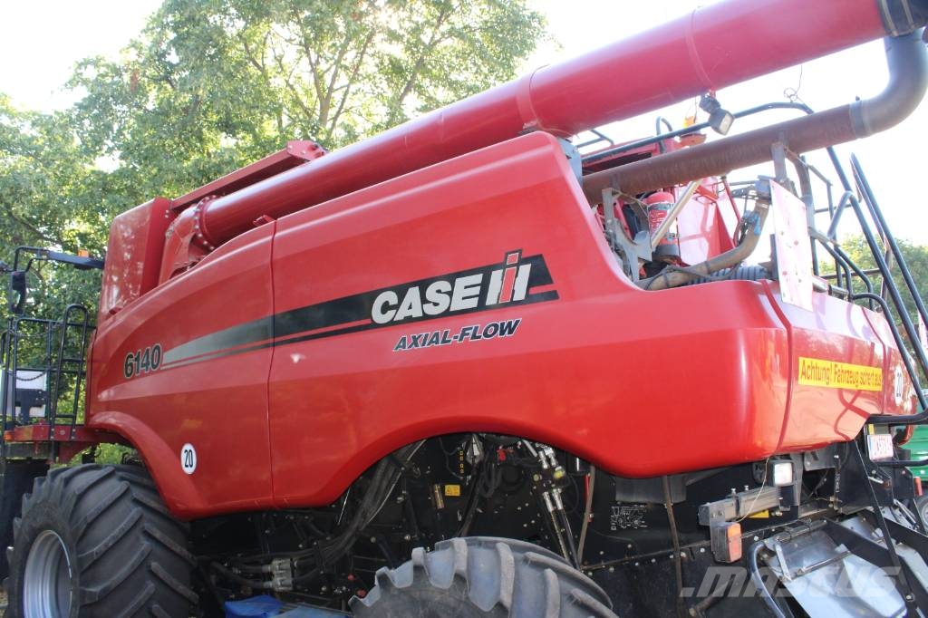 Case IH 6140 Axial-Flow Mähdrescher