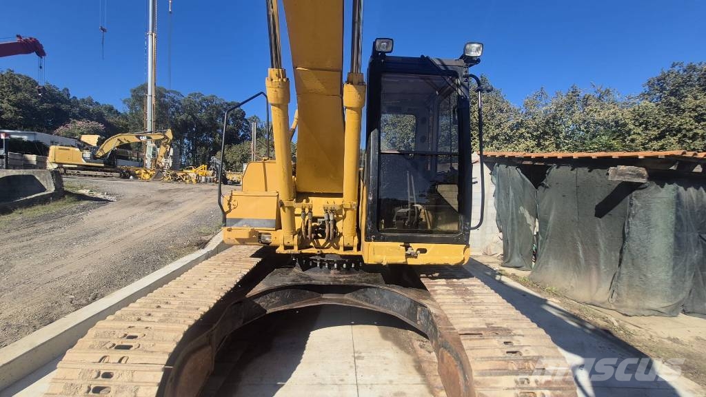 CAT 320 L Telakaivukoneet