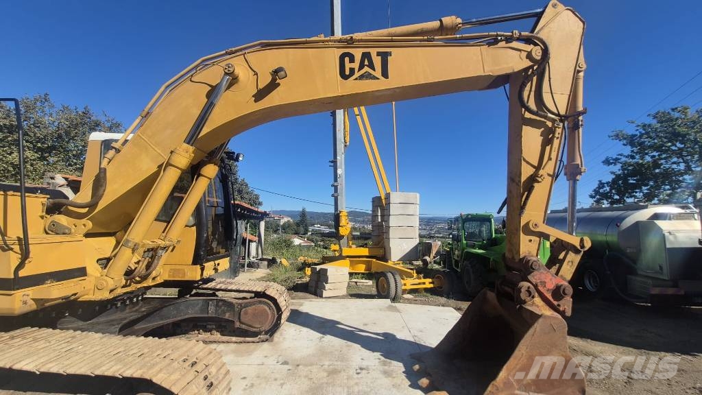 CAT 320 L Telakaivukoneet