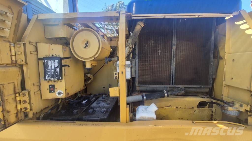 CAT 320 L Telakaivukoneet