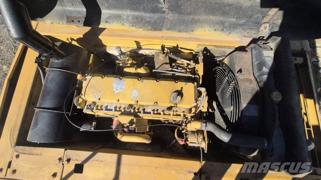 CAT 320 L Telakaivukoneet