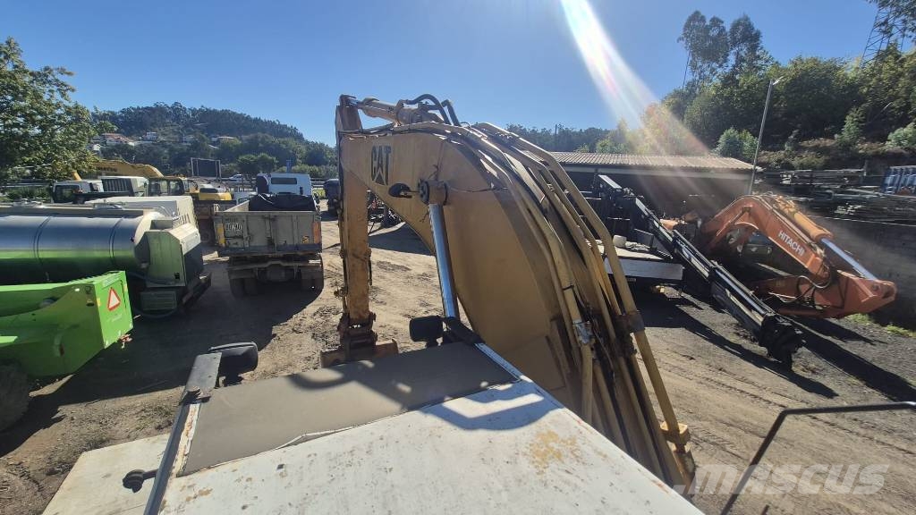 CAT 320 L Telakaivukoneet