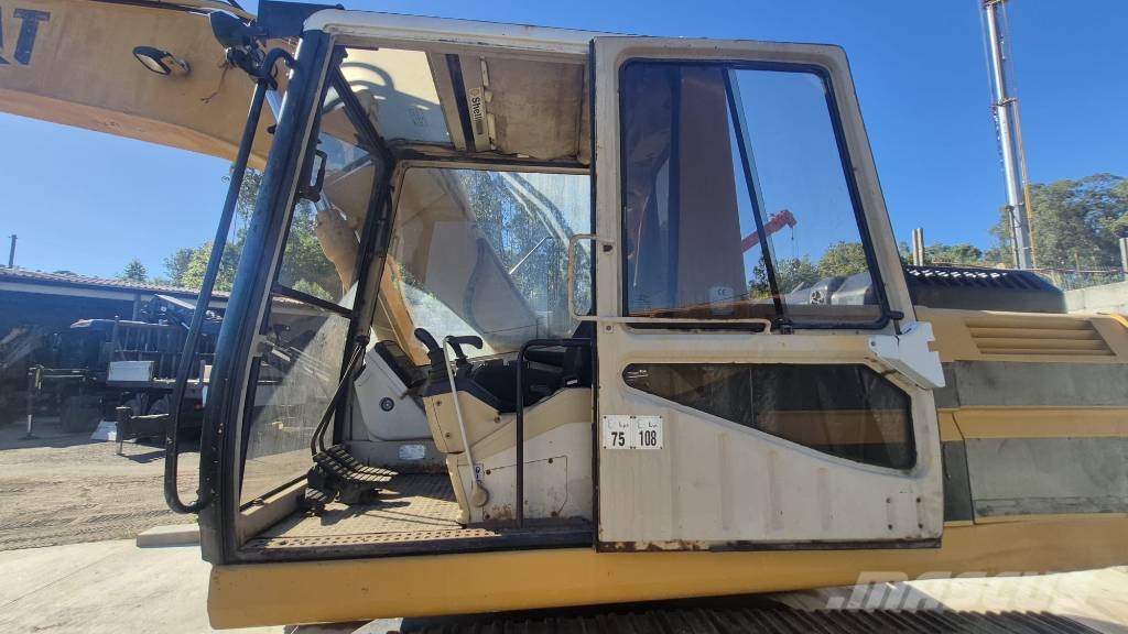 CAT 320 L Telakaivukoneet