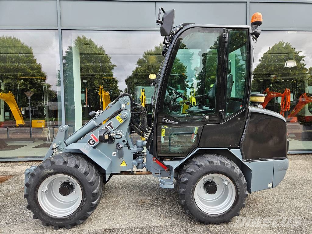 GiANT V 452 T X-Tra HD black edition لوادر صغيرة