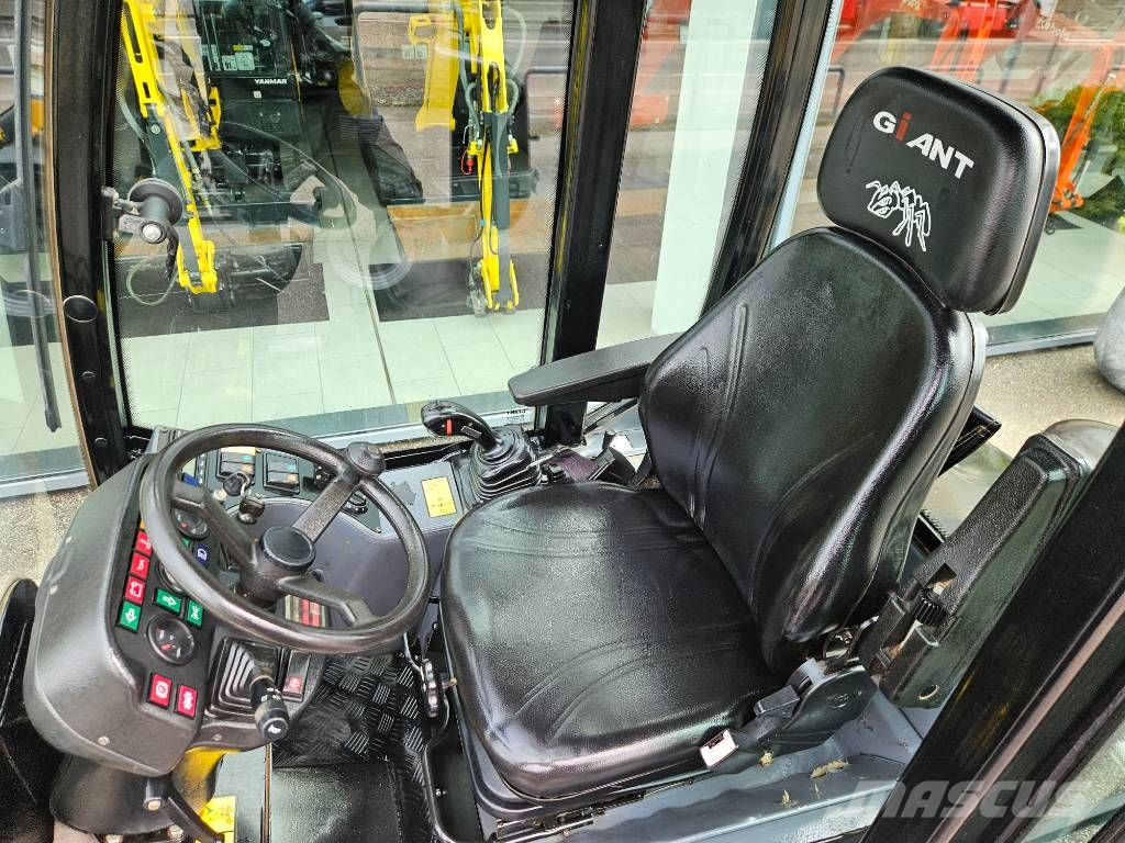 GiANT V 452 T X-Tra HD black edition لوادر صغيرة