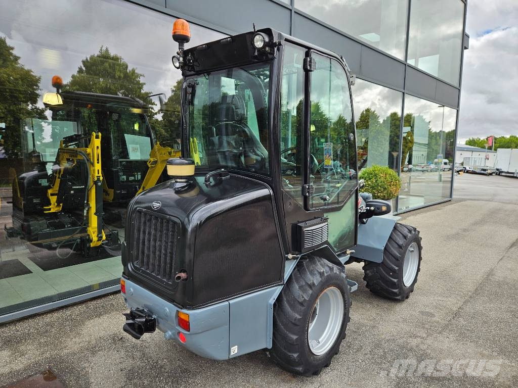 GiANT V 452 T X-Tra HD black edition لوادر صغيرة
