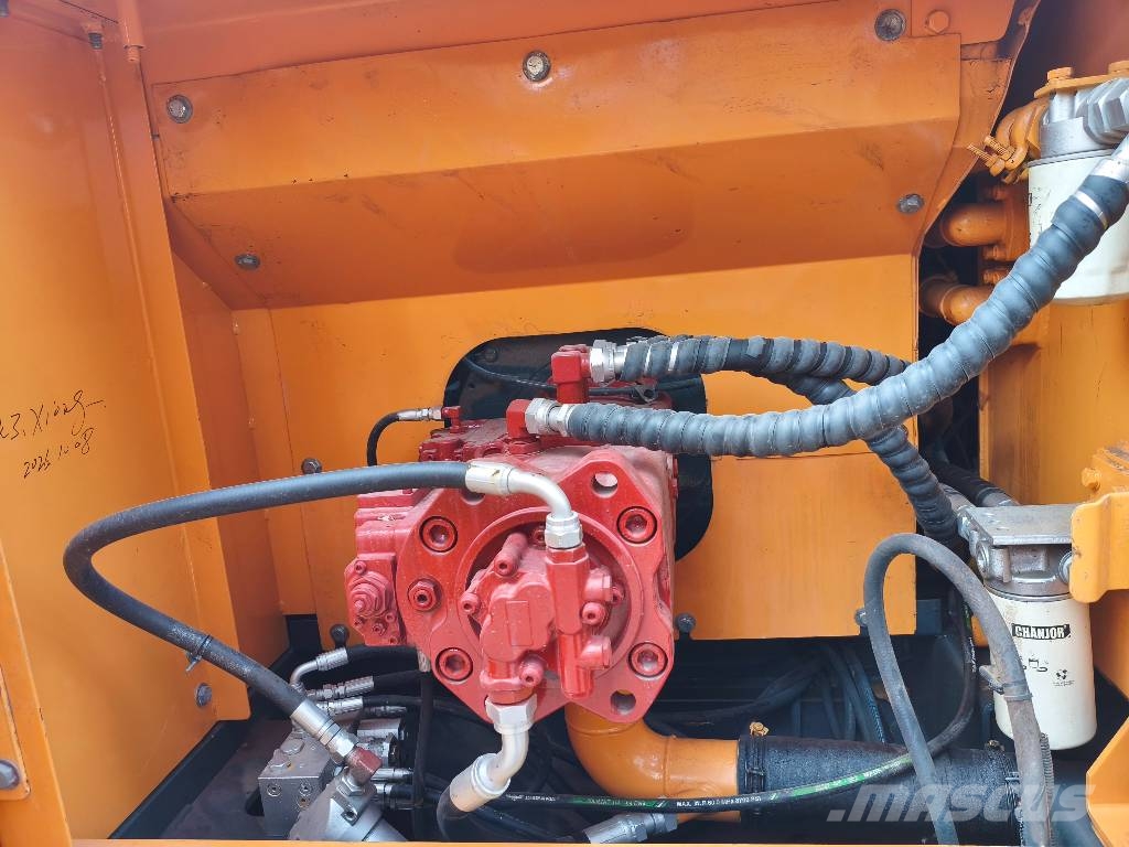 Hyundai HX220HD Raupenbagger