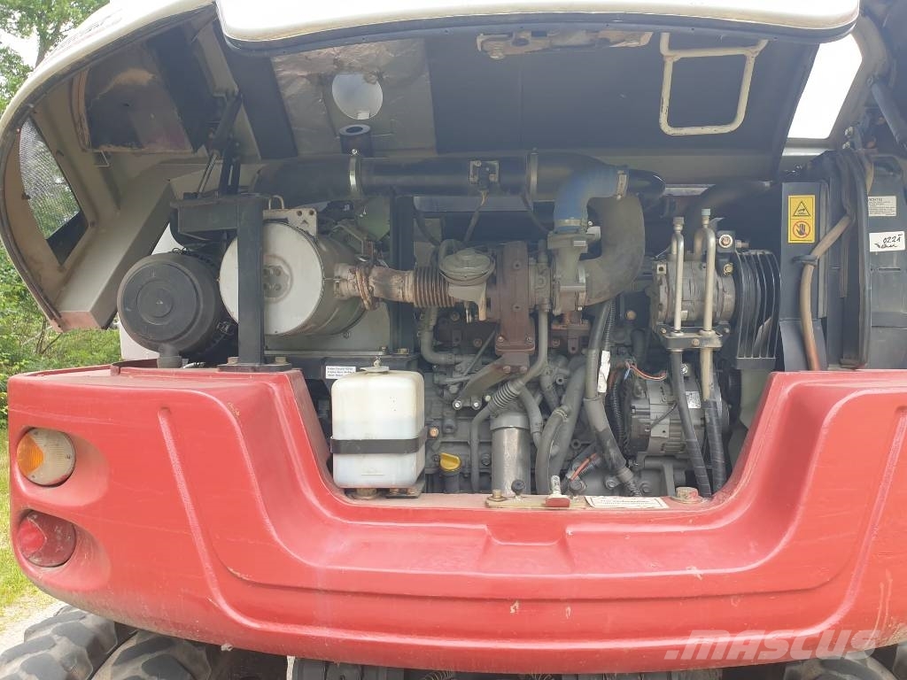 Takeuchi TB295W 轮式挖掘机