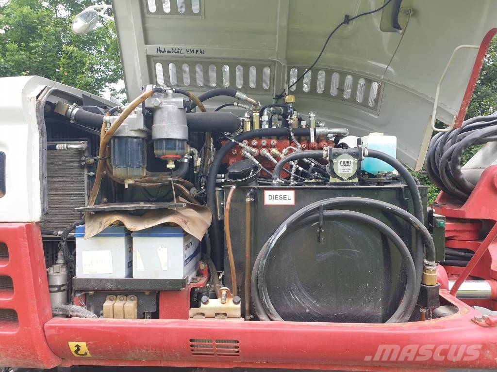 Takeuchi TB295W 轮式挖掘机