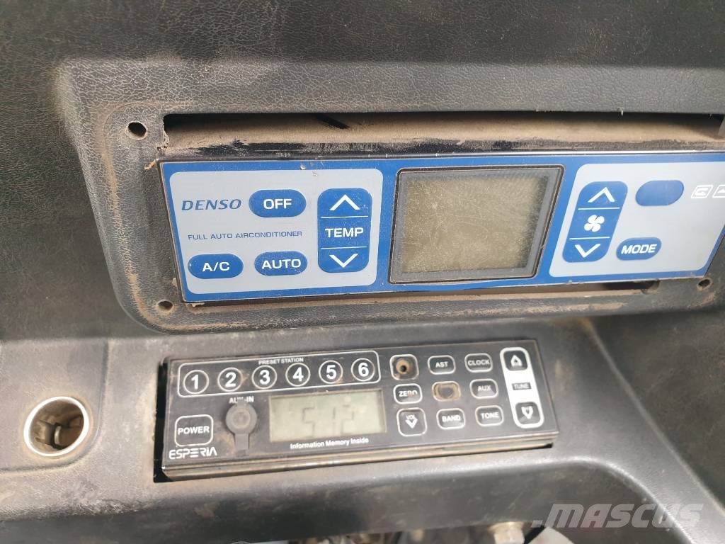 Takeuchi TB295W 轮式挖掘机