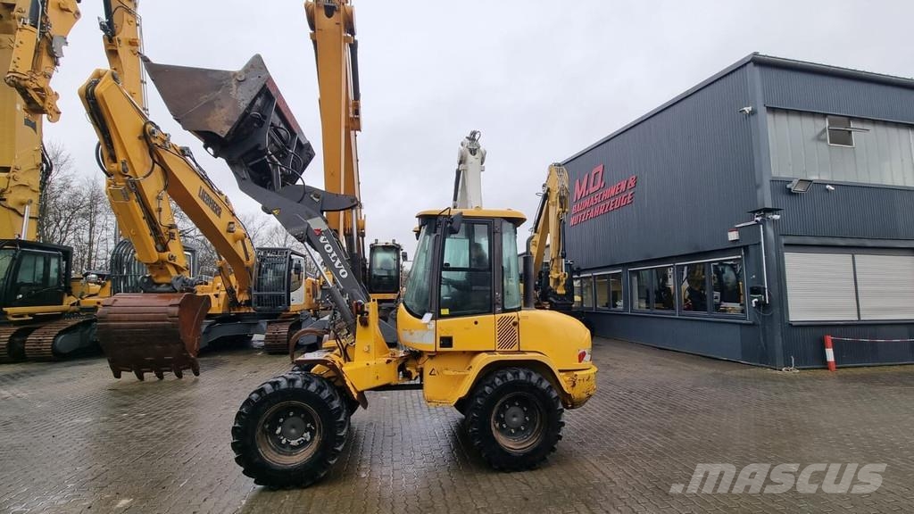 Volvo L 30 B Pro لوادر بعجل