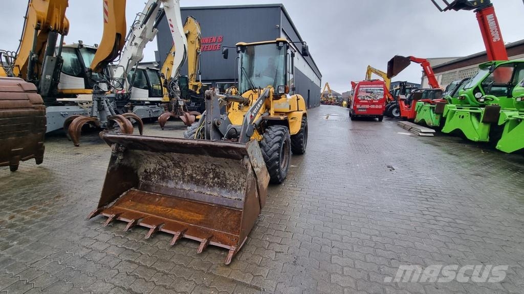 Volvo L 30 B Pro لوادر بعجل