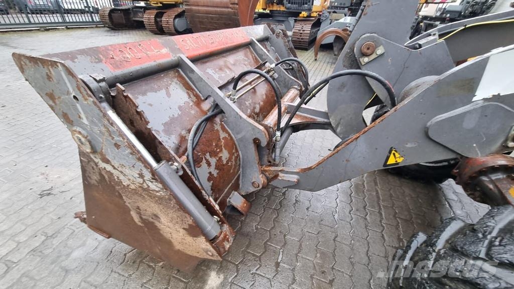 Volvo L 30 B Pro لوادر بعجل