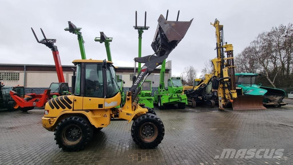 Volvo L 30 B Pro لوادر بعجل