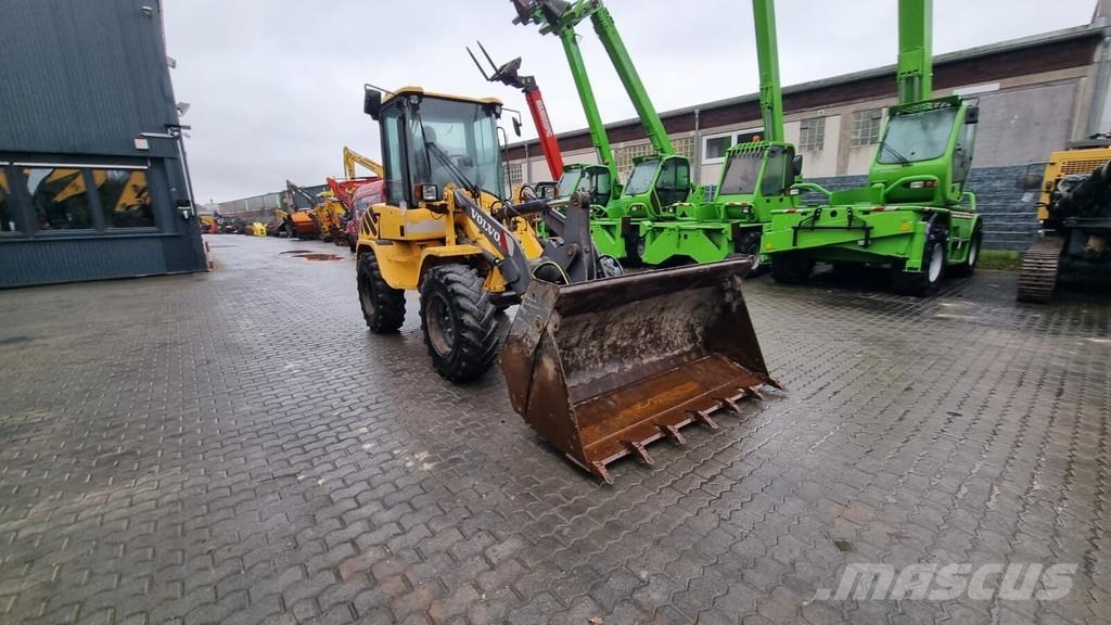 Volvo L 30 B Pro لوادر بعجل