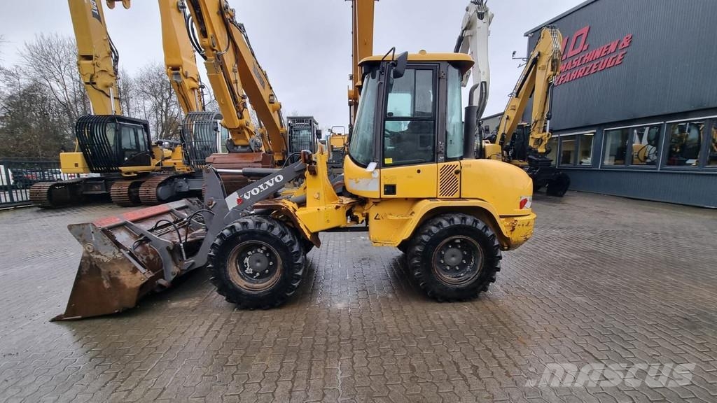 Volvo L 30 B Pro لوادر بعجل
