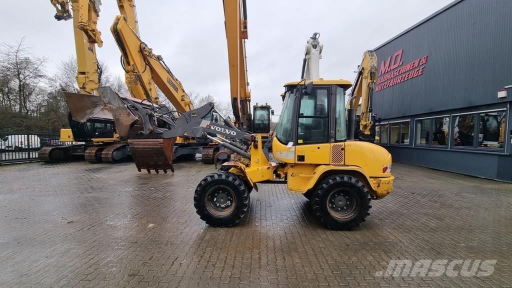 Volvo L 30 B Pro لوادر بعجل