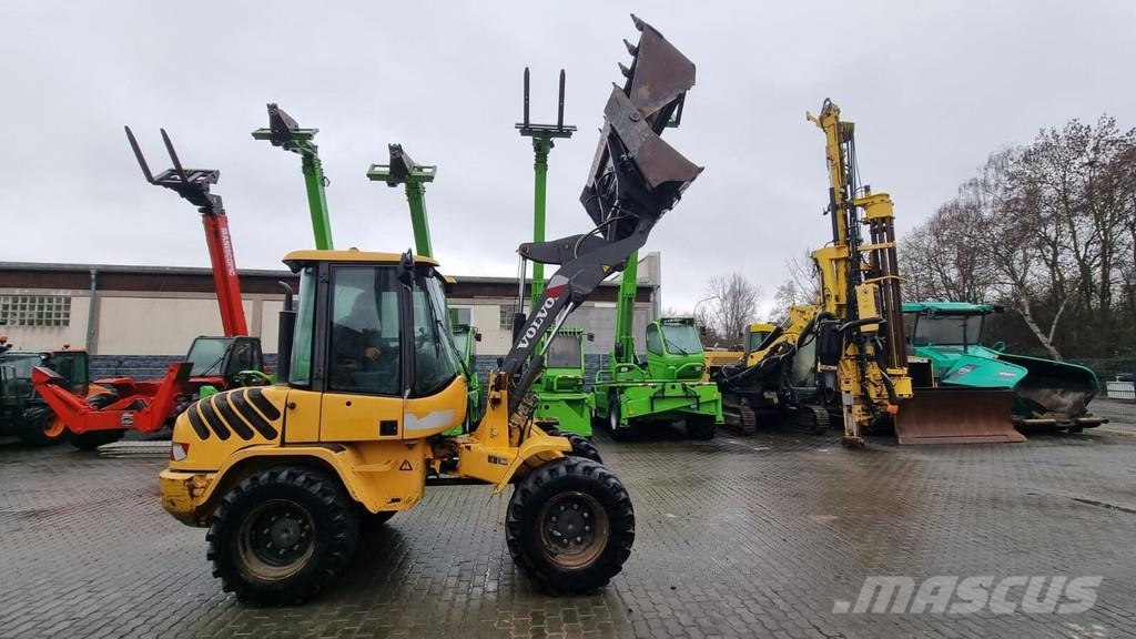 Volvo L 30 B Pro لوادر بعجل