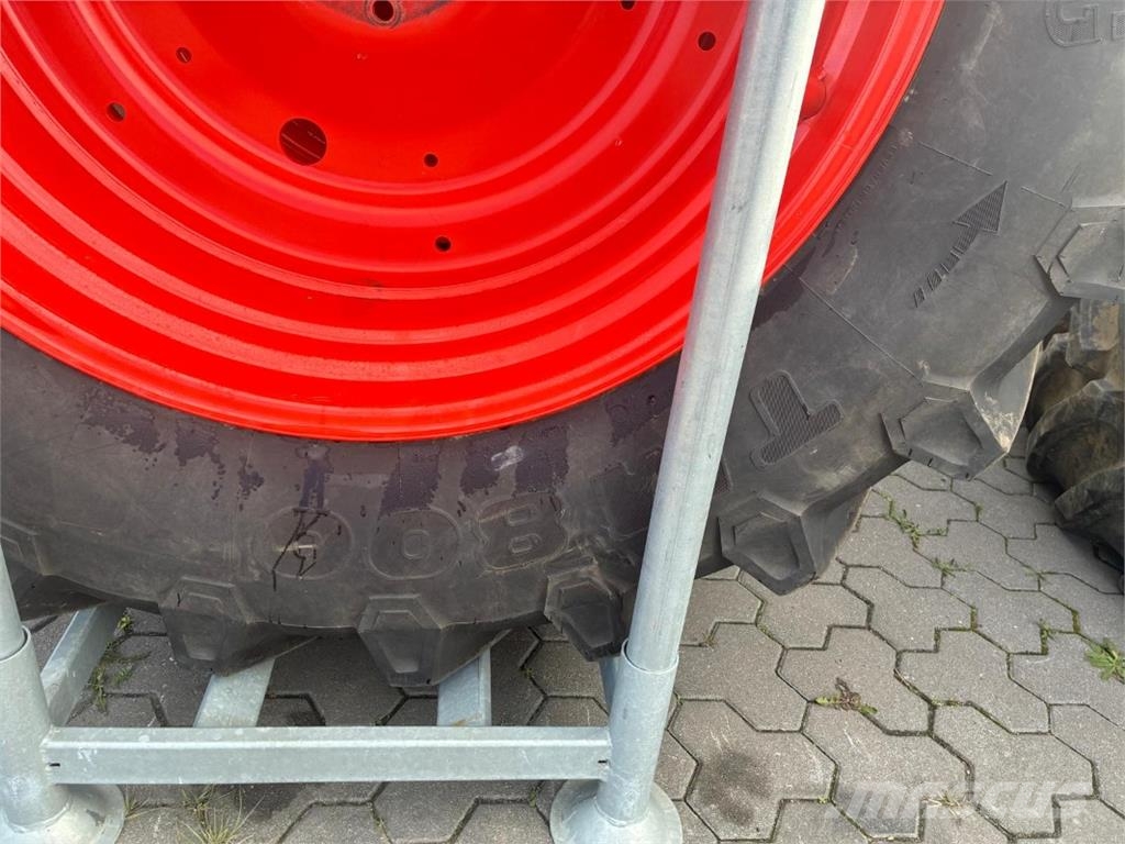 Trelleborg 650/65R42 + 600/65R28 TM 800 - Claas Arion Agricultura - Outros
