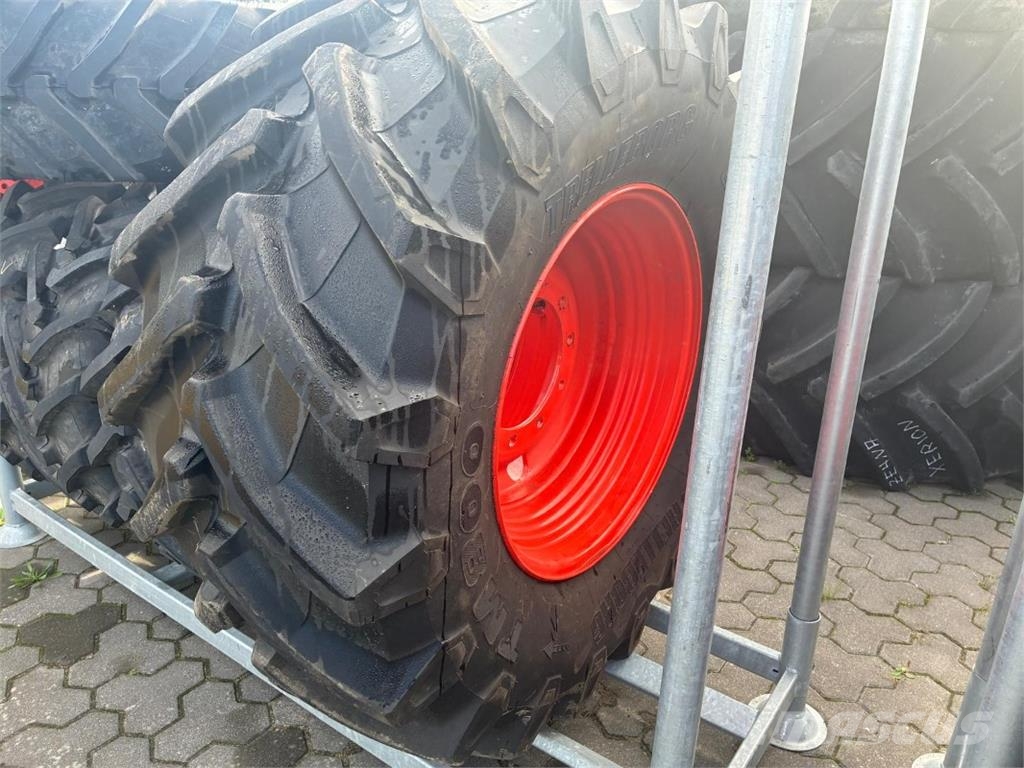 Trelleborg 650/65R42 + 600/65R28 TM 800 - Claas Arion Agricultura - Outros