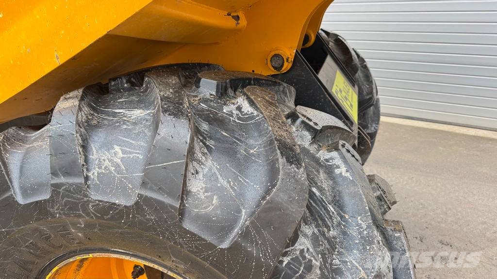 JCB 714 - NEW TYRES - 2013 YEAR - 8200 HOURS Camiones articulados
