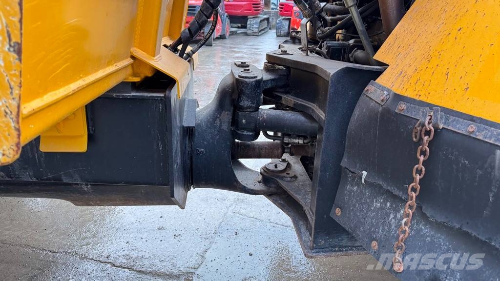 JCB 714 - NEW TYRES - 2013 YEAR - 8200 HOURS Camiones articulados