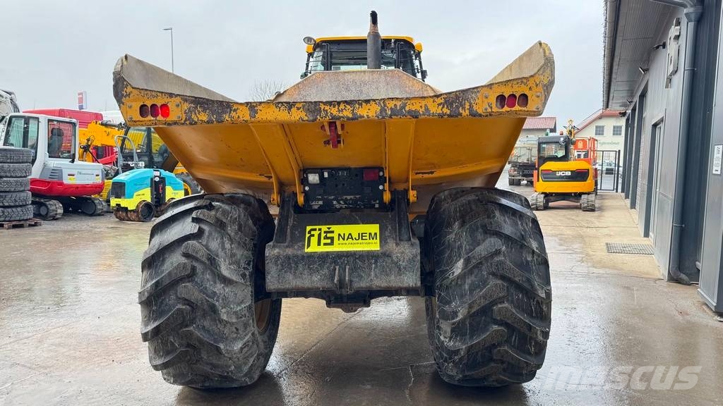 JCB 714 - NEW TYRES - 2013 YEAR - 8200 HOURS Camiones articulados