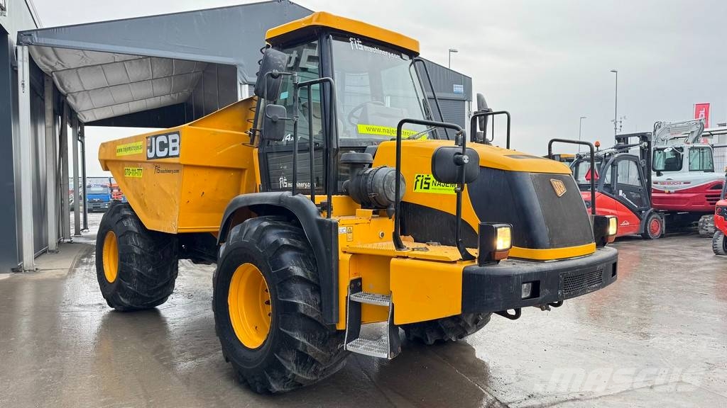 JCB 714 - NEW TYRES - 2013 YEAR - 8200 HOURS Camiones articulados