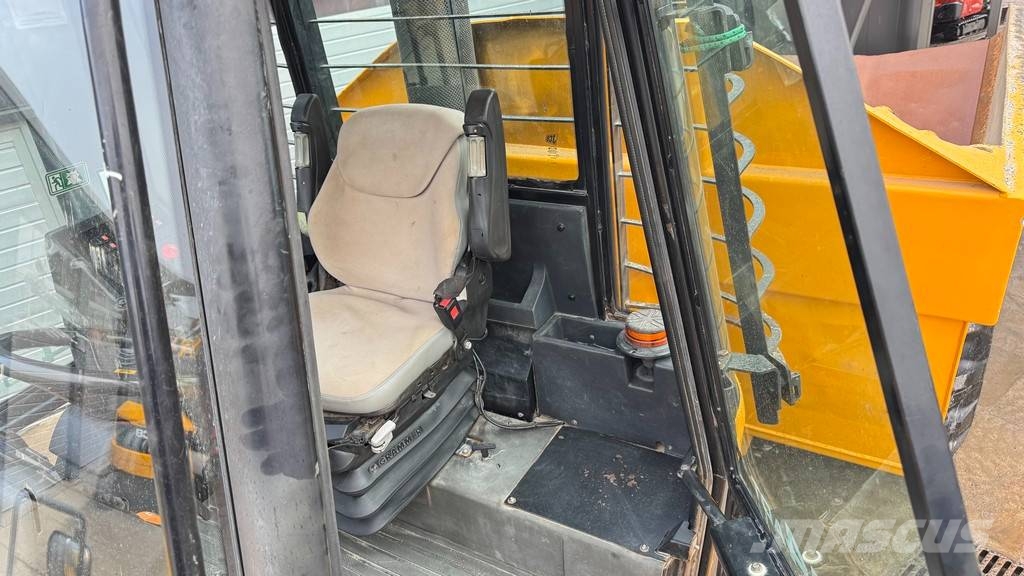 JCB 714 - NEW TYRES - 2013 YEAR - 8200 HOURS Camiones articulados