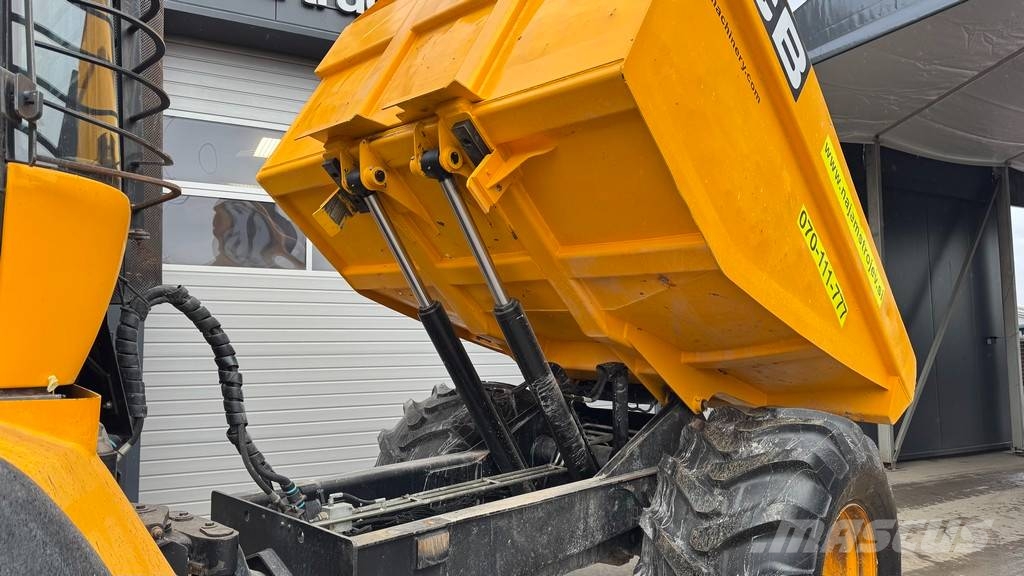 JCB 714 - NEW TYRES - 2013 YEAR - 8200 HOURS Camiones articulados