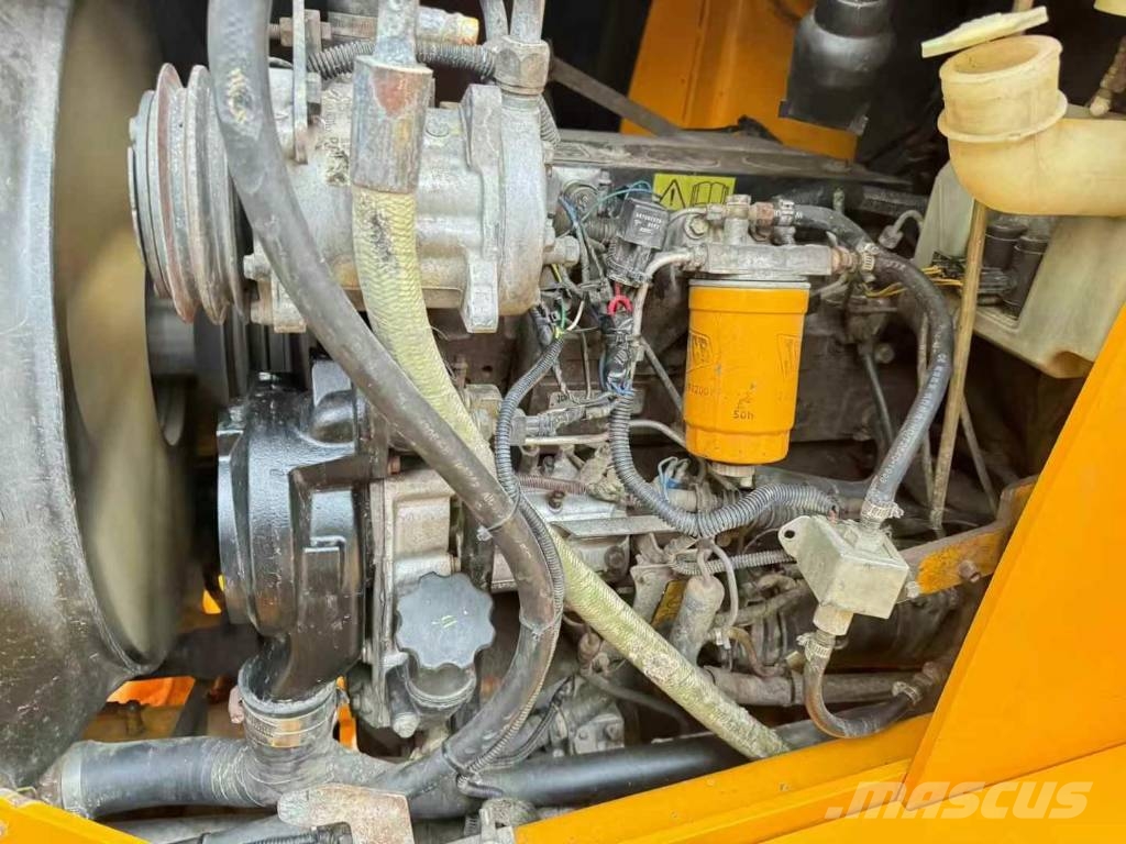 JCB 3 CX Shanghai largest supplier Ekskavatori-iekrāvēji