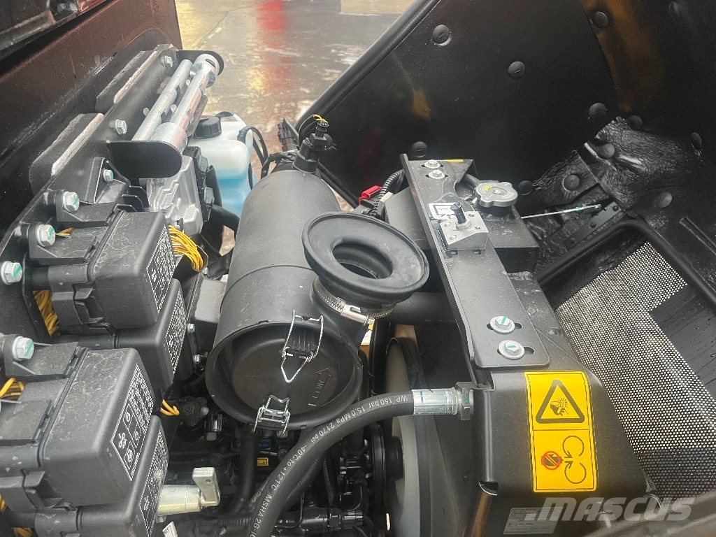 JCB 403 / Kauha, Piikit, 30km/h, Takuu 12kk Iekrāvēji uz riteņiem