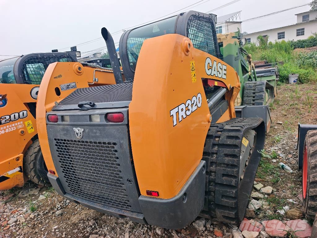 CASE TR 320 Skid Steer Loader 滑移轉向裝載機