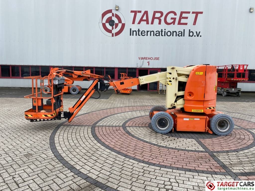 JLG E300AJP Jib Plus Electric Articulated Lift 1097cm Compact self-propelled boom lifts