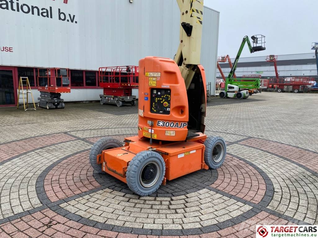 JLG E300AJP Jib Plus Electric Articulated Lift 1097cm Compact self-propelled boom lifts