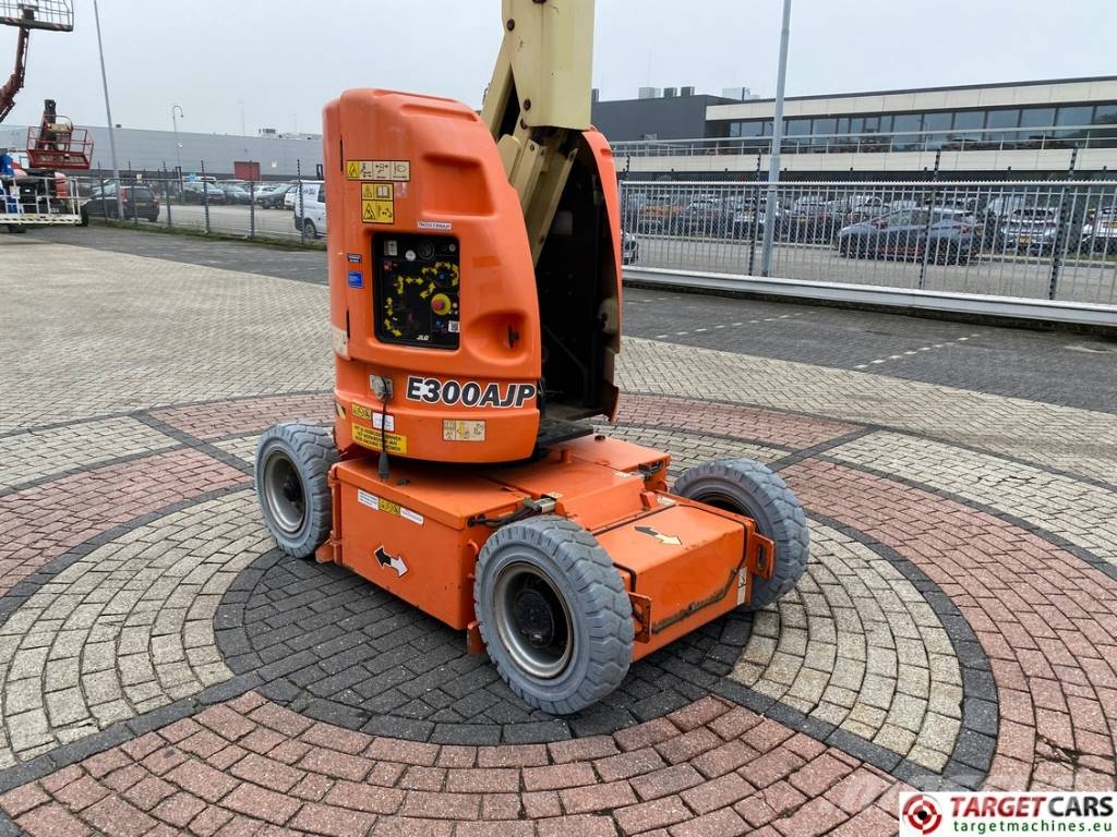 JLG E300AJP Jib Plus Electric Articulated Lift 1097cm Compact self-propelled boom lifts