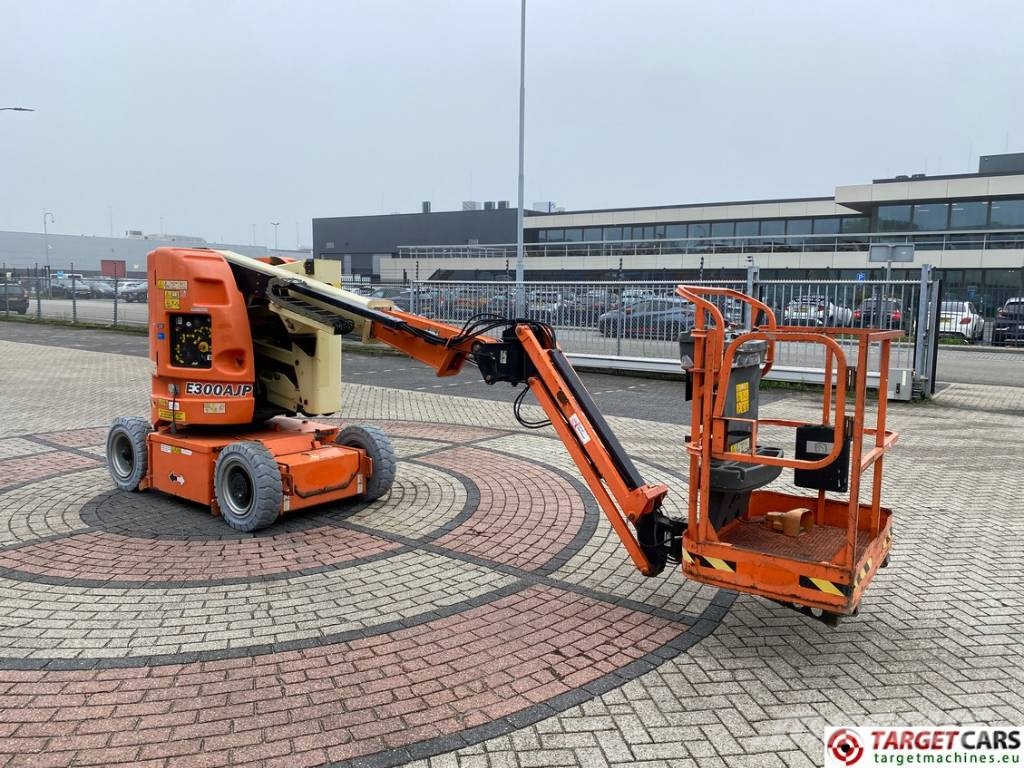 JLG E300AJP Jib Plus Electric Articulated Lift 1097cm Compact self-propelled boom lifts