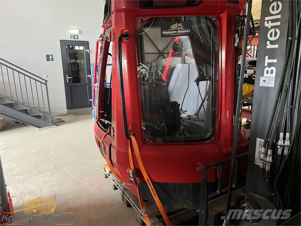 Komatsu 951 Used/Beg Kabiny a interiér