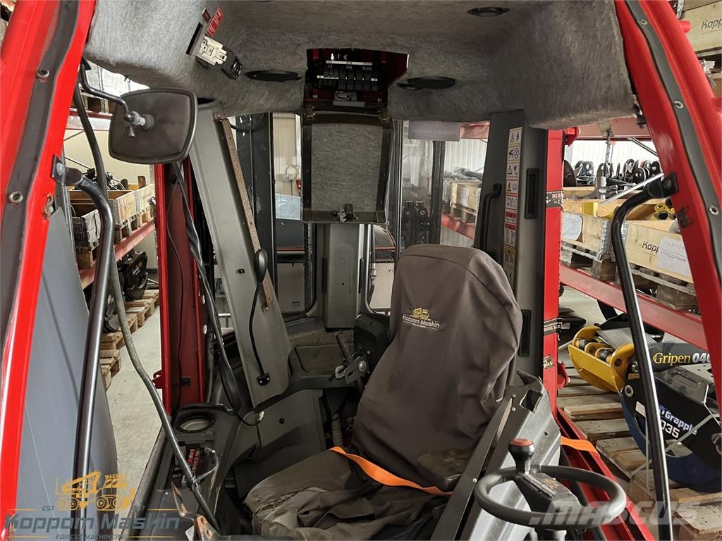 Komatsu 951 Used/Beg Kabiny a interiér