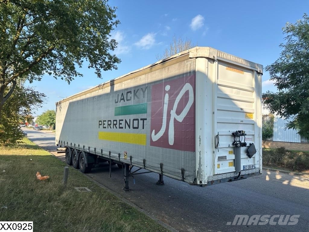 Fruehauf Tautliner Gardintrailer