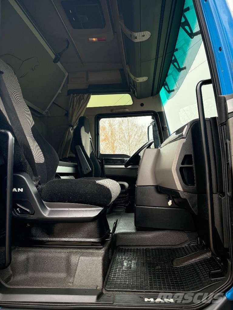 MAN TGX 26.420 Camiones portamaquinaria