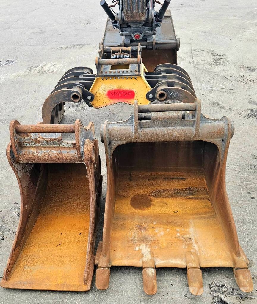 Volvo EC 300 EL حفارات زحافة