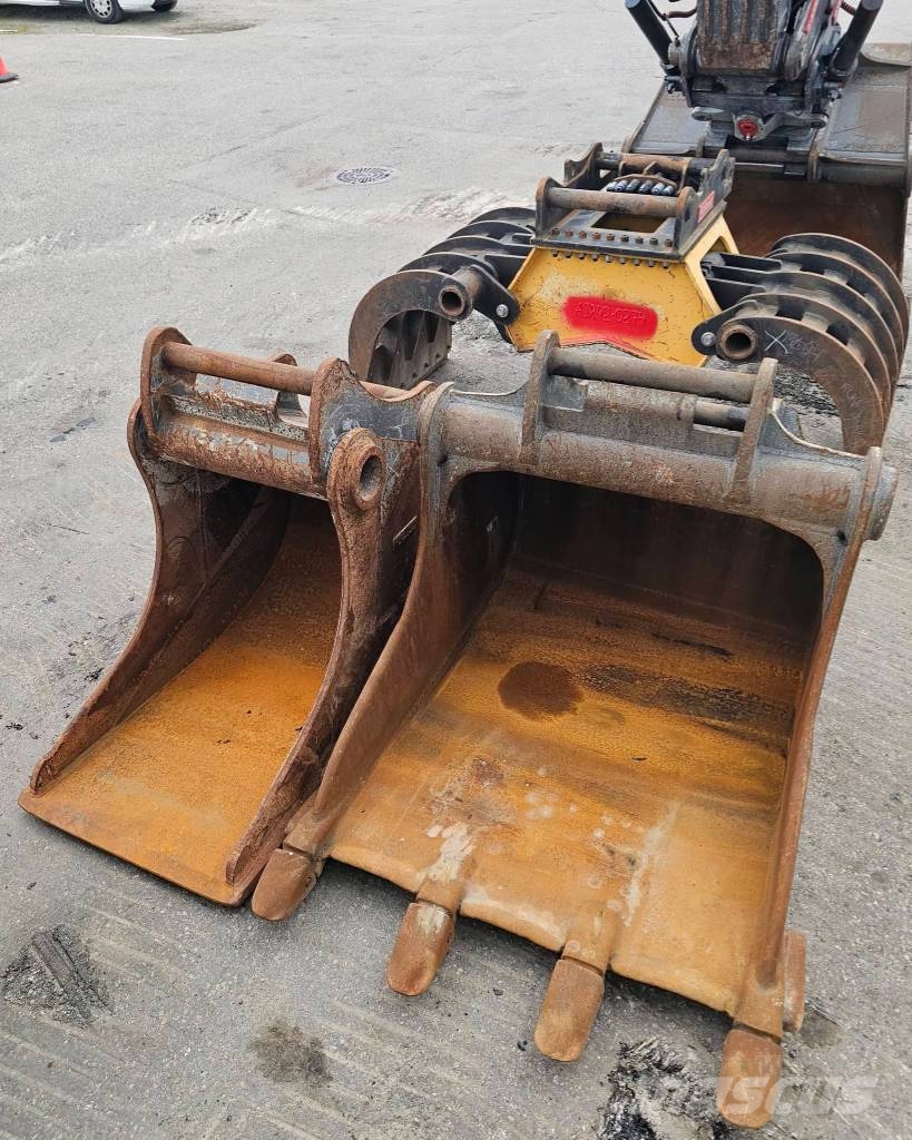 Volvo EC 300 EL حفارات زحافة