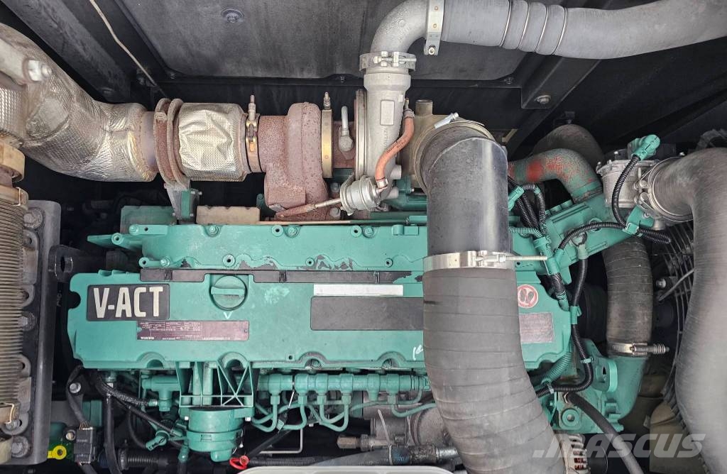 Volvo EC 300 EL حفارات زحافة