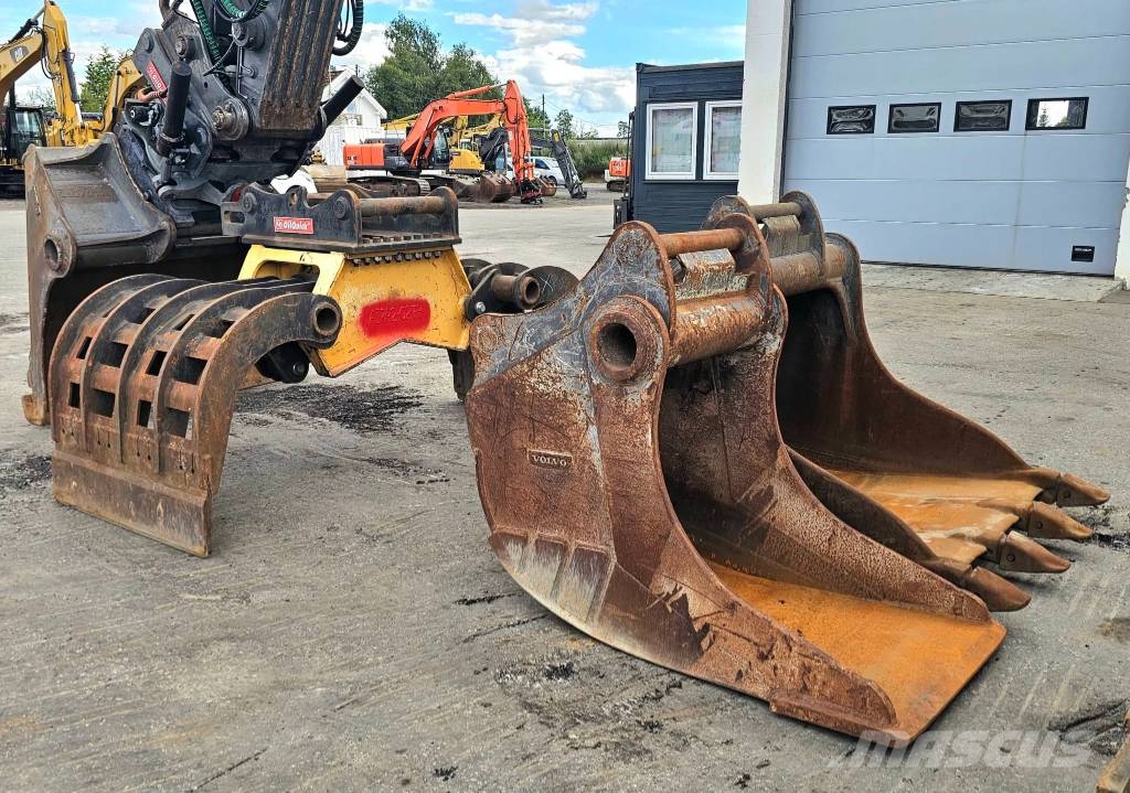 Volvo EC 300 EL حفارات زحافة