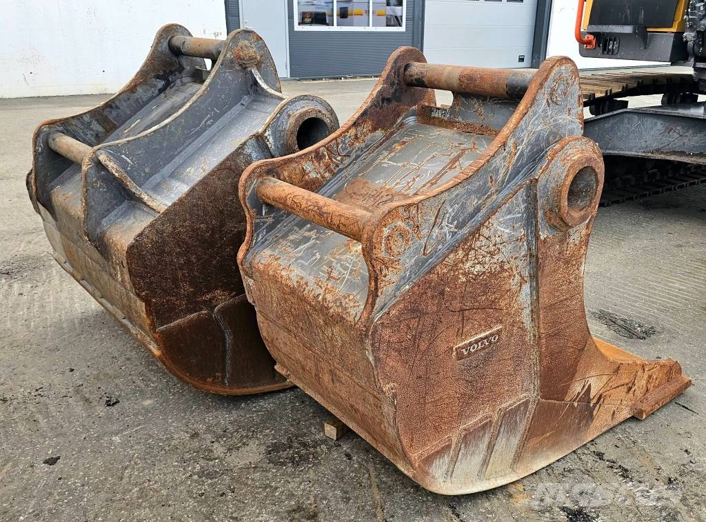 Volvo EC 300 EL حفارات زحافة