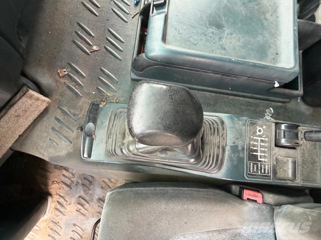 Renault Premium 400 Tractor - Manual Gearbox - Sleeping Ca Vetopöytäautot