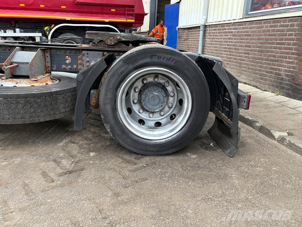 Renault Premium 400 Tractor - Manual Gearbox - Sleeping Ca Vetopöytäautot