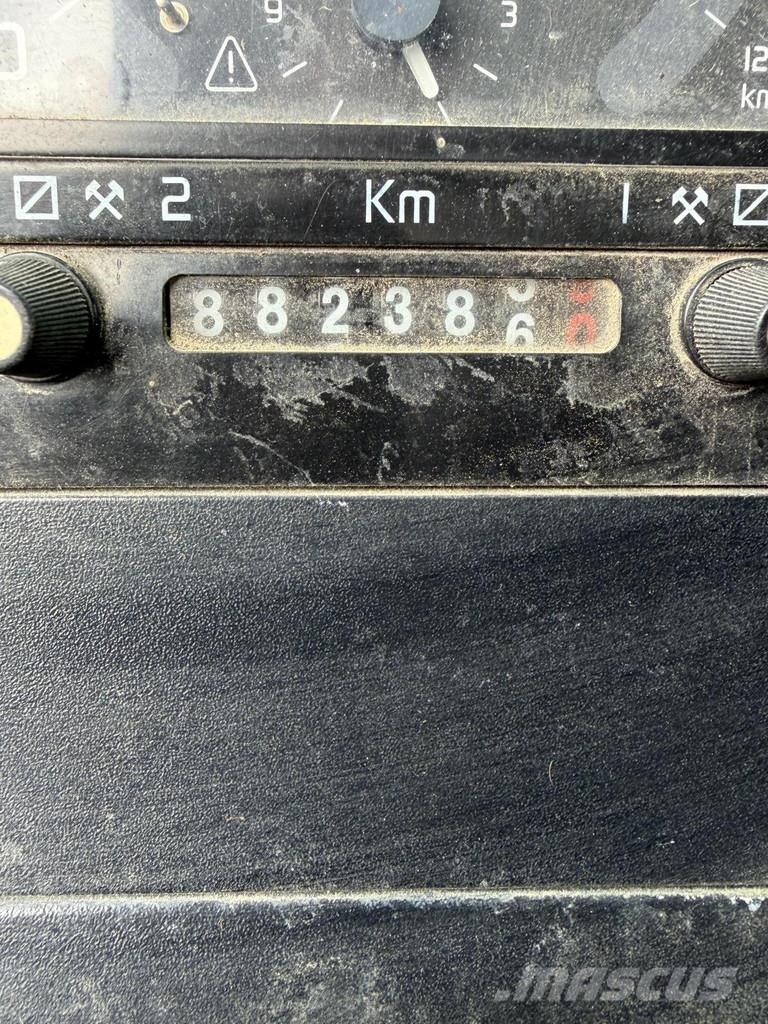 Renault Premium 400 Tractor - Manual Gearbox - Sleeping Ca Vetopöytäautot