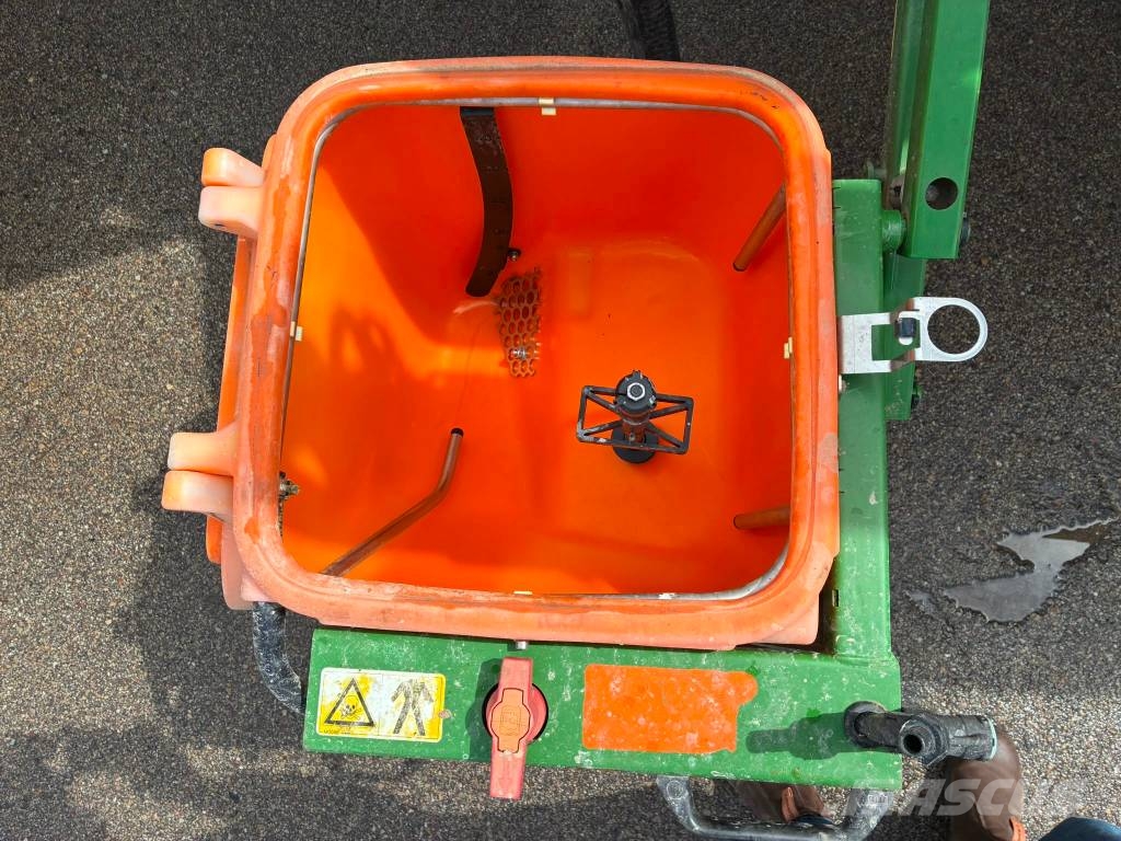 Amazone UX 4200 Super Piekabināmie smidzinātāji(miglotāji)